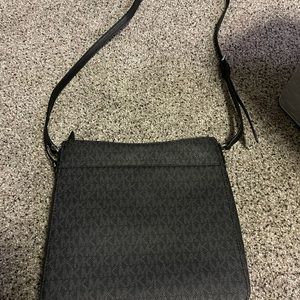 Michael Kors Jet Set Travel Large Messenger Bag